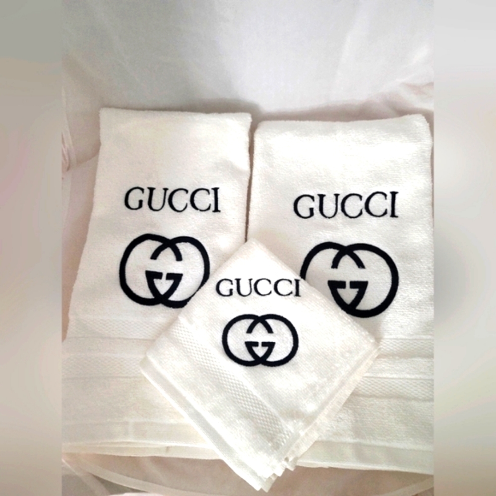 4pc Luxurious Style Embroidered Towel Set